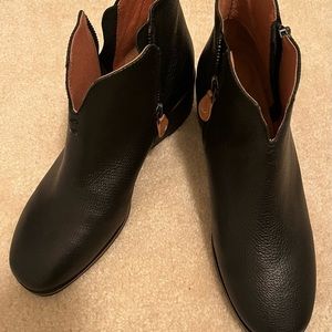 Gentle souls Ella Wedge zip booties—size 7.5 M